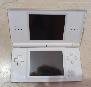 Nintendo DS Lite Blanca + 7 Juegos + su cargador