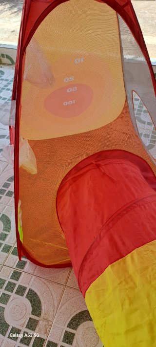 Tienda de campaña y piscina de bolas