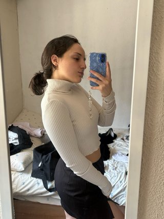 Jersey blanco canalé cuello alto