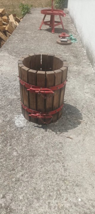 Prensa de vino manual