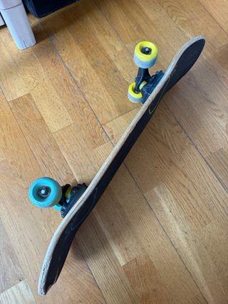Tabla de skate con huellas