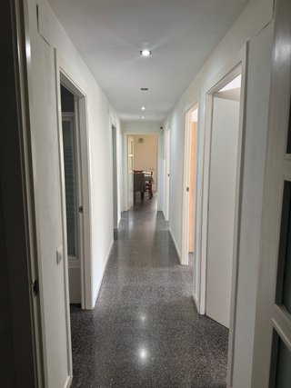 Amplio piso de 95 m² con terraza en Trinitat Nova.