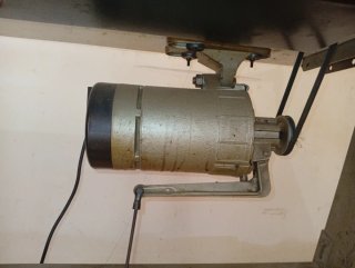 Máquina de coser Alfa 157 con mesa