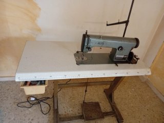 Máquina de coser Alfa 157 con mesa