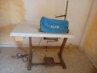 Máquina de coser Alfa 157 con mesa