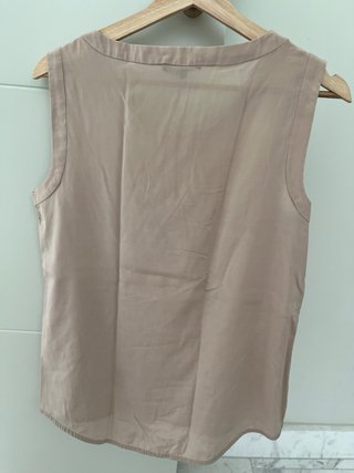 Blusa beige sin mangas