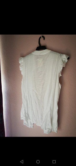 Blusa blanca con volantes