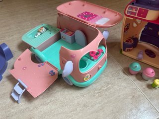 Lote Bebés Llorones: Casa, Caravana, Iglu y muñeco