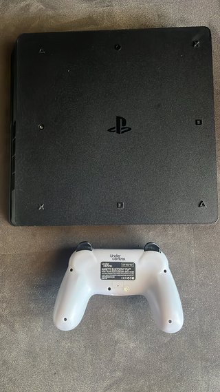 PlayStation 4 PS4 Slim 500Gb v13.02 Como nueva