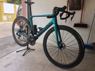 Bicicleta de carretera azul megamo raise