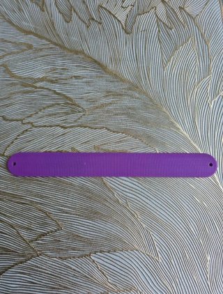 Braccialetto in silicone viola "Belive" unisex