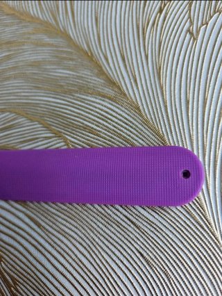 Braccialetto in silicone viola "Belive" unisex