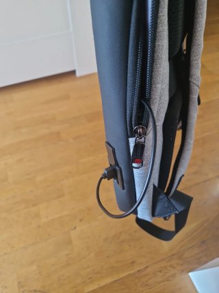 Mochila Antirrobo con puerto y cable USB