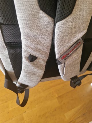 Mochila Antirrobo con puerto y cable USB