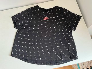 Camiseta Nike corta negra con logo rosa Talla XL