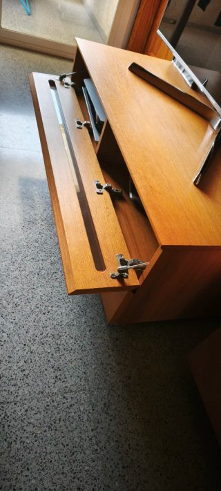 Mueble comedor y mesa centro madera