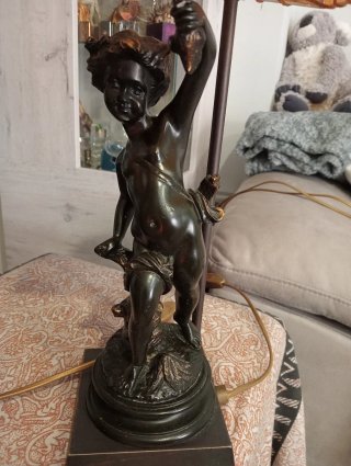 Lámparas de mesa con figuras de querubín