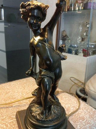 Lámparas de mesa con figuras de querubín