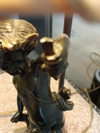 Lámparas de mesa con figuras de querubín