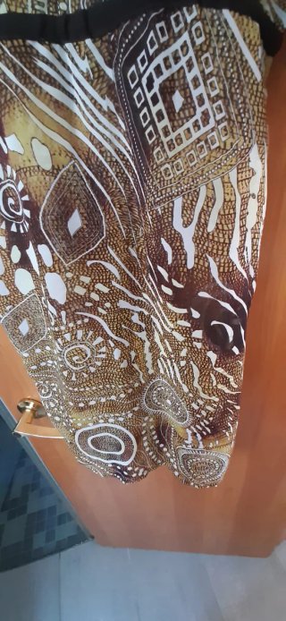 Vestido playero, estampado étnico, transparente.