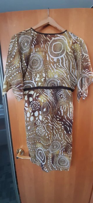 Vestido playero, estampado étnico, transparente.