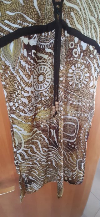 Vestido playero, estampado étnico, transparente.