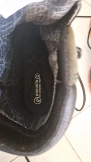 Botas de seguridad anticlavos obra