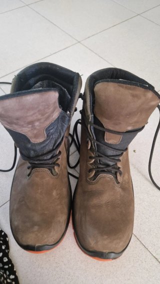 Botas de seguridad anticlavos obra
