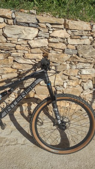 Bicicleta Enduro Intense T275 Carbono