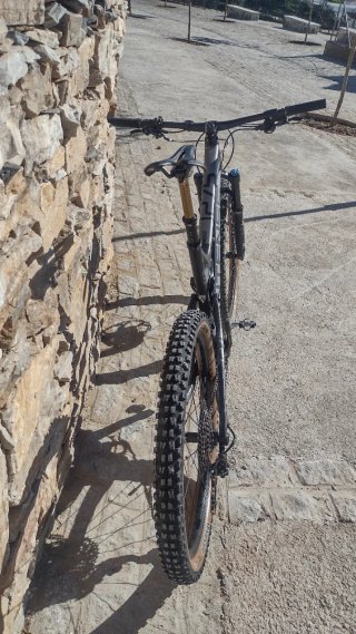 Bicicleta Enduro Intense T275 Carbono