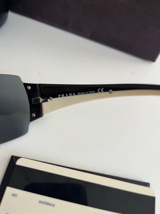 Gafas de sol Prada negras y blancas