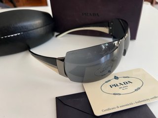 Gafas de sol Prada negras y blancas