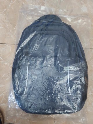 Mochila gris multibolsillos nueva