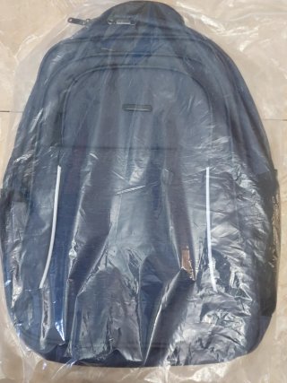 Mochila gris multibolsillos nueva