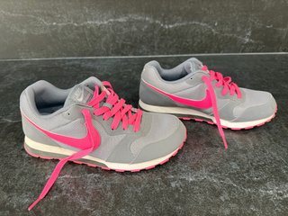 Zapatillas Nike Gris y Rosa