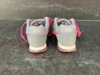 Zapatillas Nike Gris y Rosa