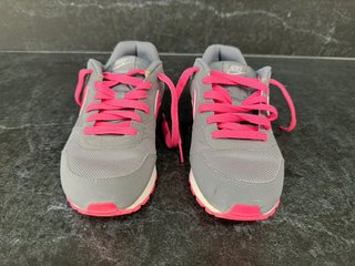 Zapatillas Nike Gris y Rosa