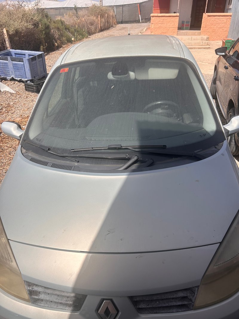 Renault Scenic 2004 comunica aceite en botella agu - foto 1