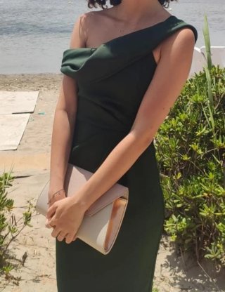 Vestido midi verde esmeralda elegante
