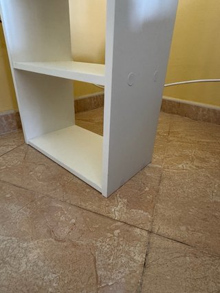 Escritorio blanco con 3 cajones y estantería