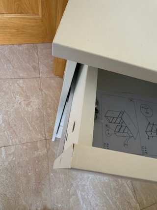 Escritorio blanco con 3 cajones y estantería