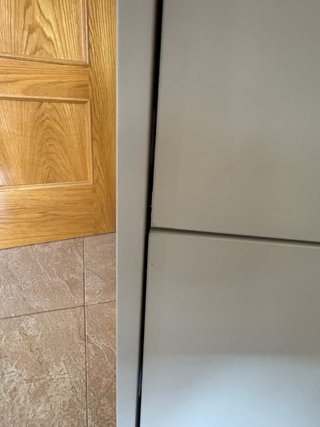 Escritorio blanco con 3 cajones y estantería