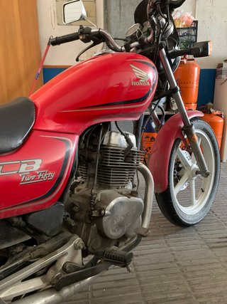 Motocicleta Roja y Gris