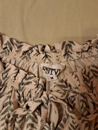 Blusa verde y blanca con estampado