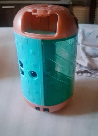 Bambola LOL con occhiali e biberon