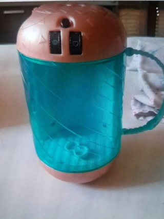 Bambola LOL con occhiali e biberon
