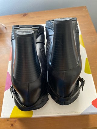 Botines de piel negros con hebilla