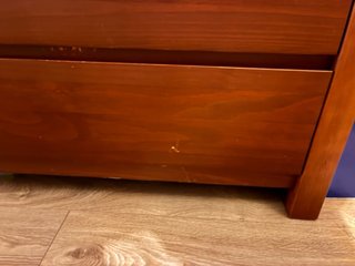 Consolle e vetrina in legno massello