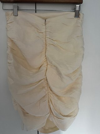 Falda tubo Zara M fruncida color crema