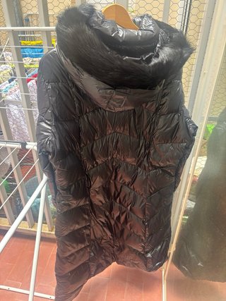 2 Abrigos Massimo Dutti XL Granate (pluma) y Negro
